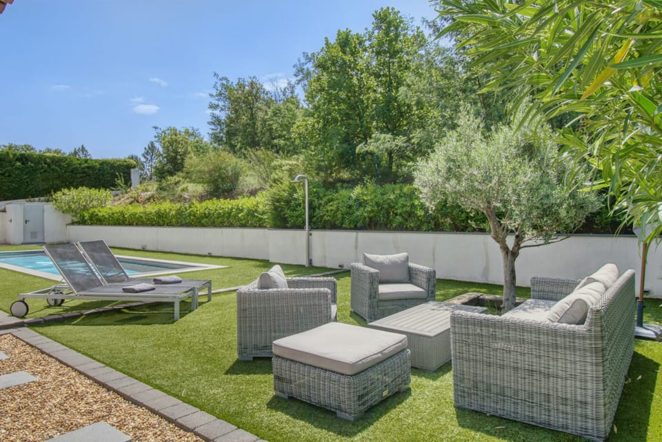 Villa | Garden