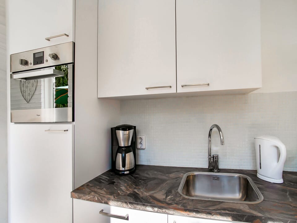 Bungalow | Private kitchen | Cookware/dishes/utensils