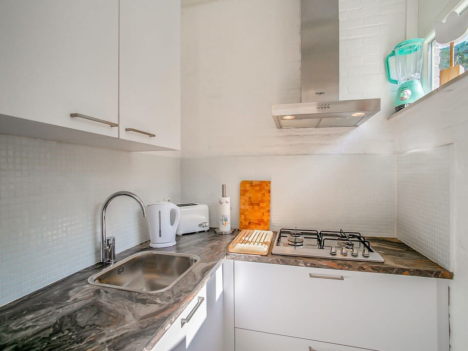 Bungalow | Private kitchen | Cookware/dishes/utensils