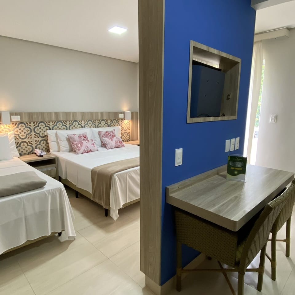 Minibar, desk, laptop workspace, free WiFi