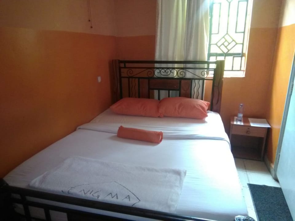 Double Room | Free WiFi, bed sheets