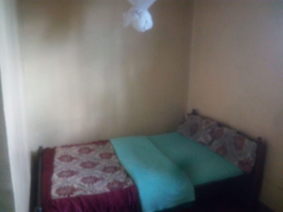 Double Room | Desk, bed sheets