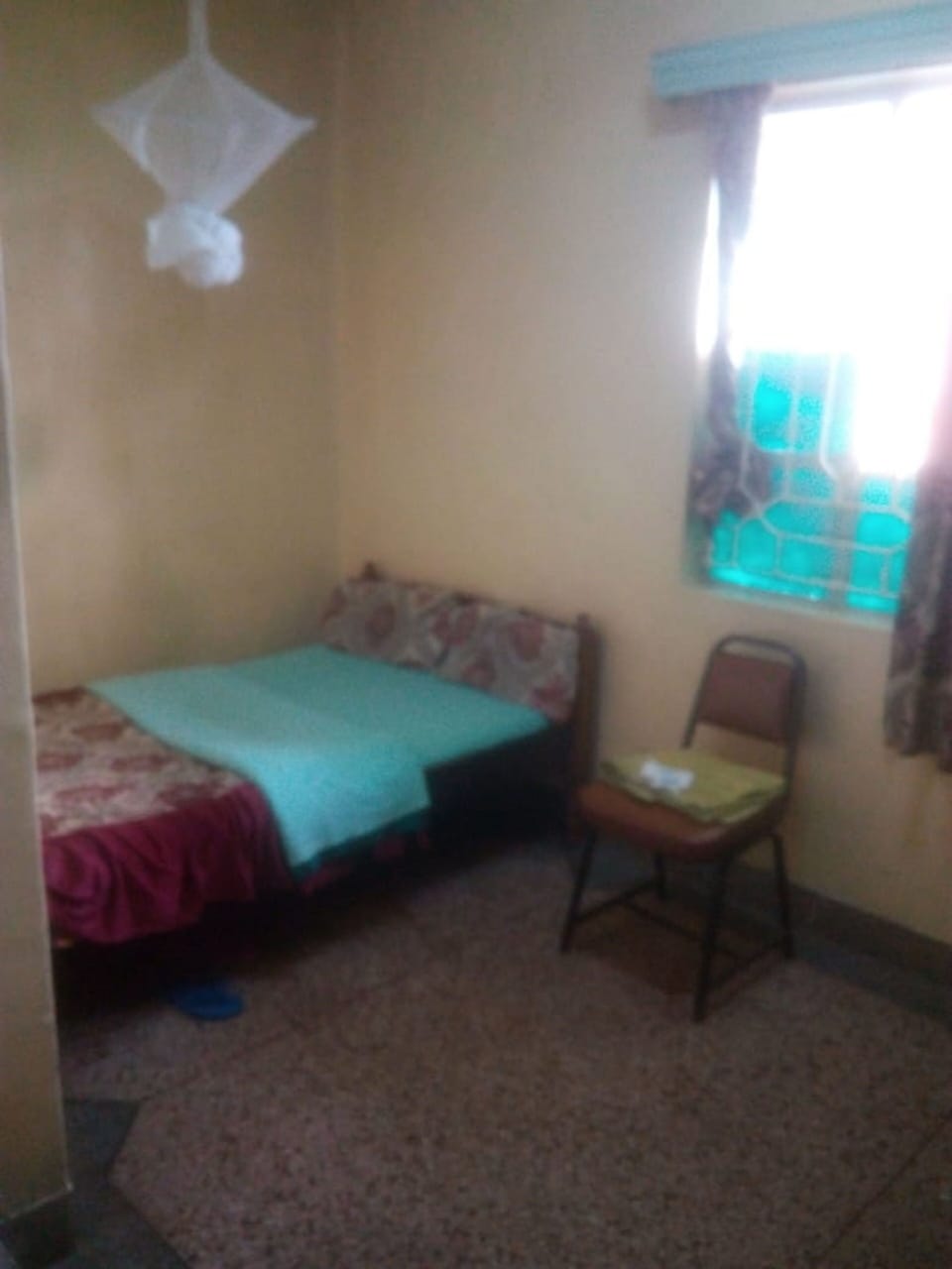 Single Room | Desk, bed sheets