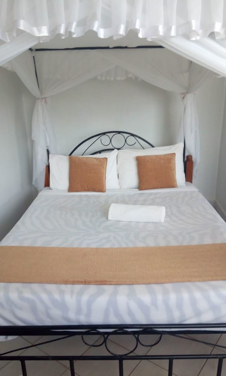 Executive Room | Desk, iron/ironing board, free WiFi, bed sheets
