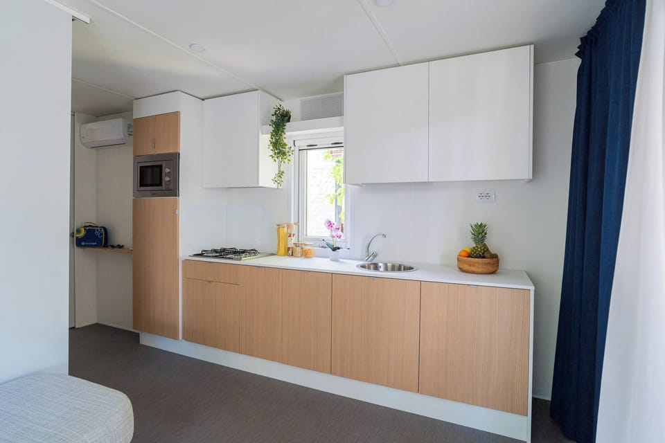 Comfort Mobile Home | Private kitchen | Full-size fridge, microwave, stovetop, cookware/dishes/utensils