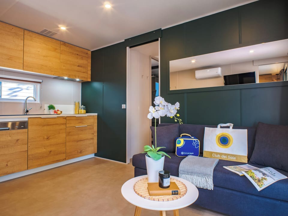 Lodge Elite Maxi | Private kitchen | Fridge, stovetop, coffee grinder, cookware/dishes/utensils