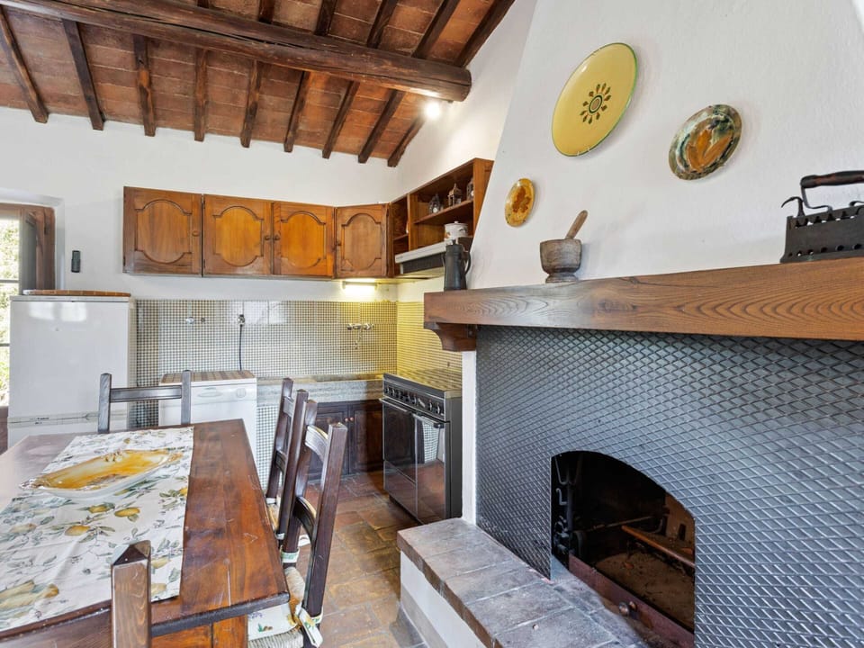 House | Private kitchen | Microwave, highchair