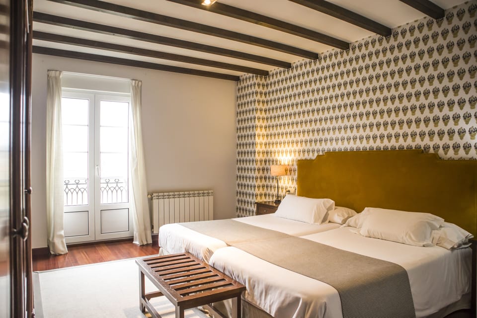 Standard Twin Room | Cribs/infant beds, free WiFi, bed sheets