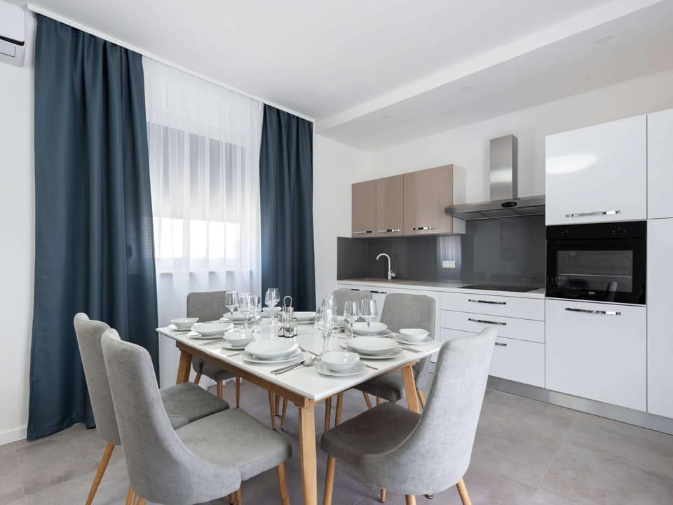 House | Dining