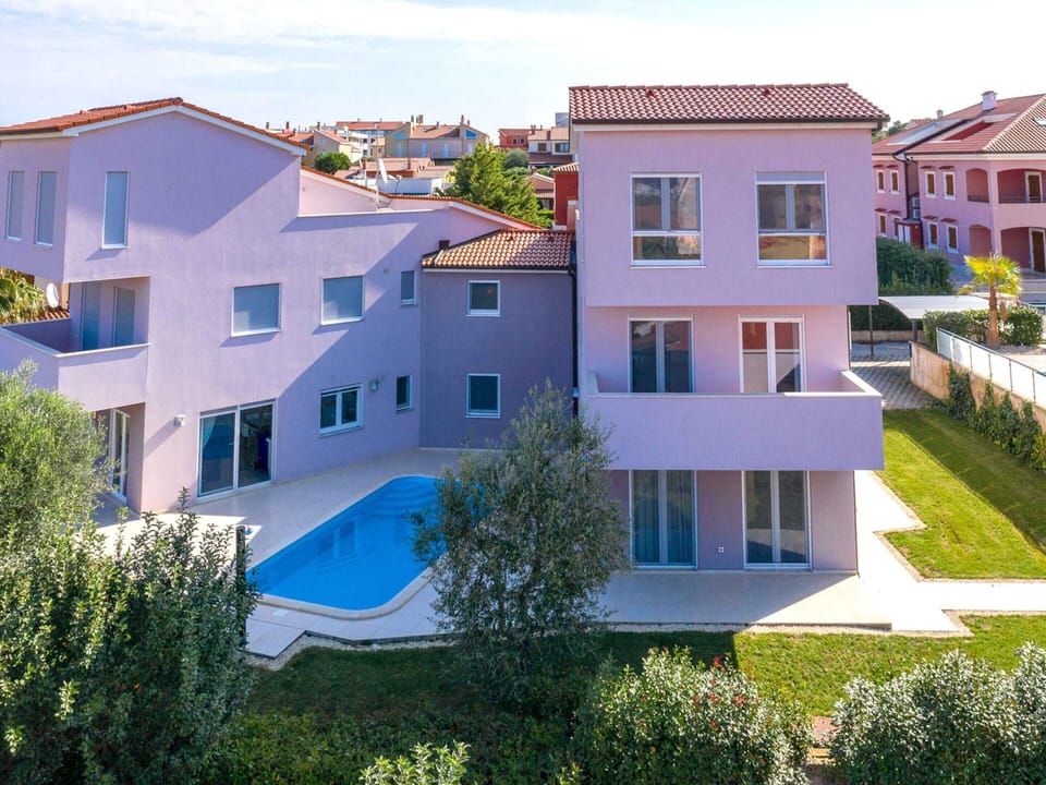 Apartment | Pool | Outdoor pool