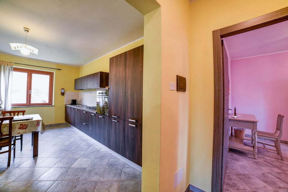 House | Private kitchen | Stovetop, electric kettle, highchair