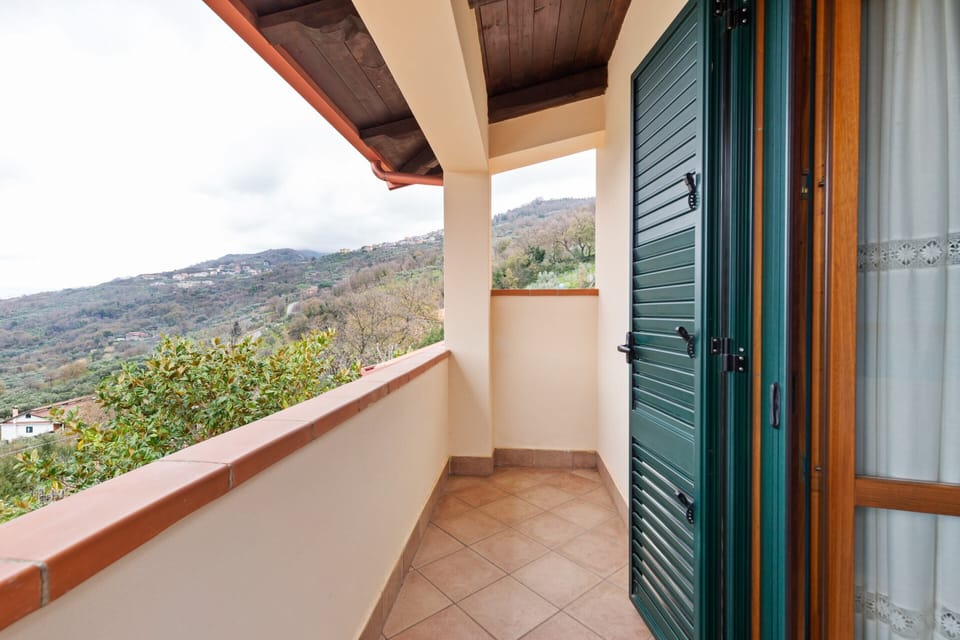 Villa | Balcony