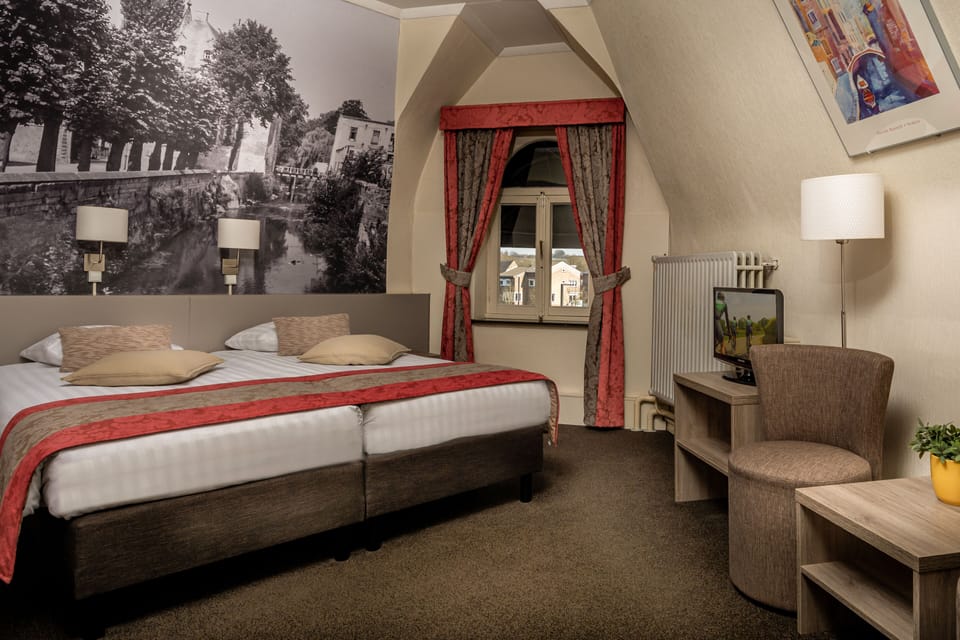Comfort Double Room | Minibar, in-room safe, desk, cribs/infant beds
