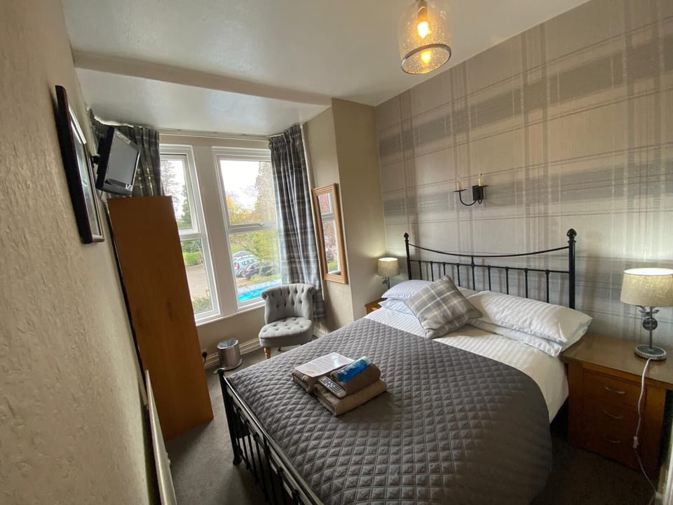 Double Room | Free WiFi, bed sheets