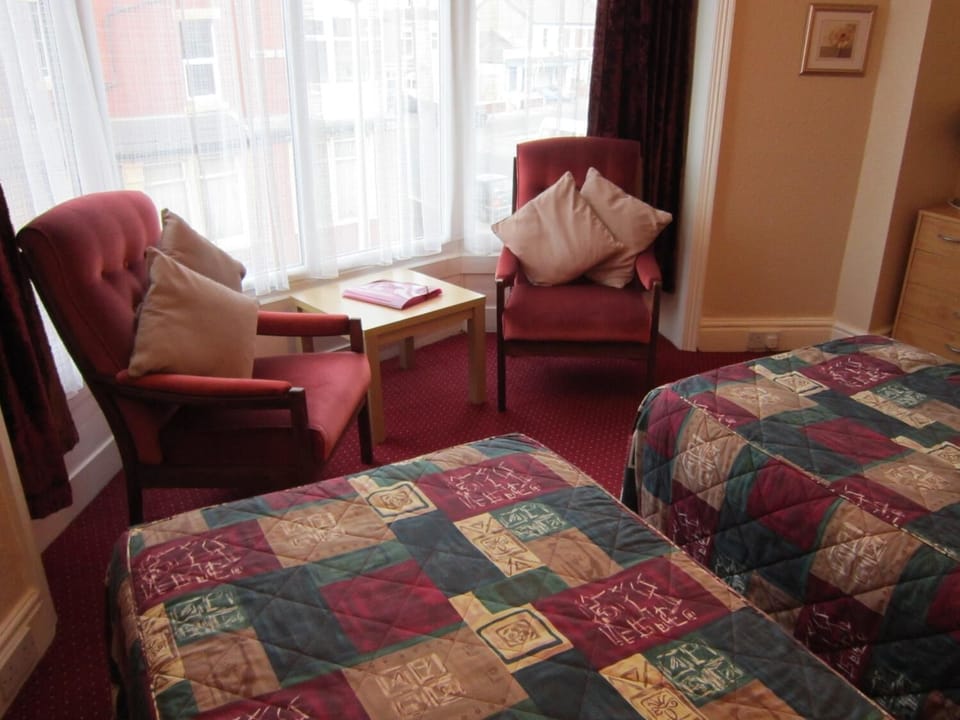 Standard Twin Room | In-room safe, desk, iron/ironing board (on request)
