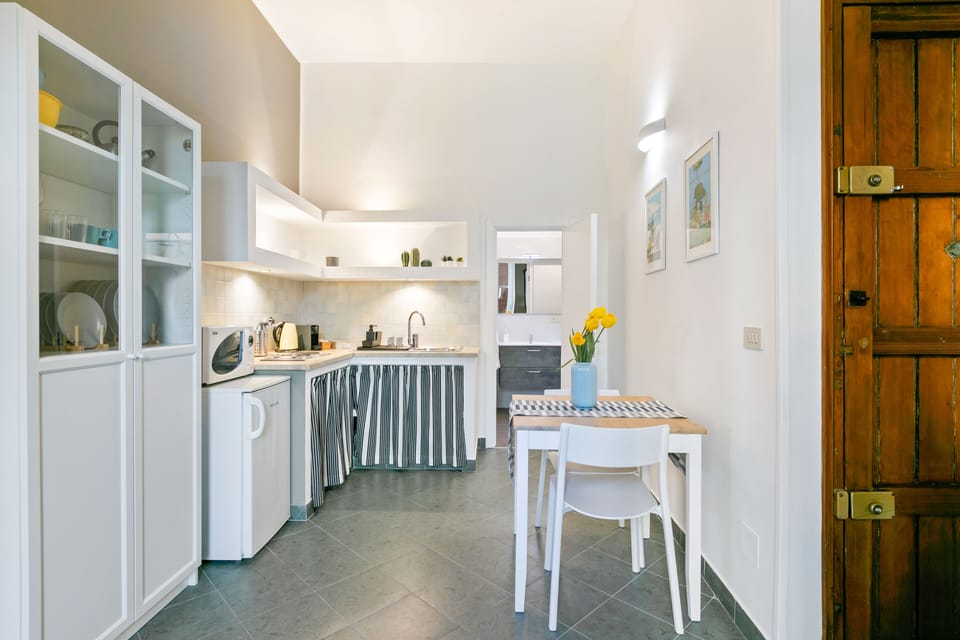 Apartment, 1 Bedroom | Private kitchen | Full-size fridge, microwave, stovetop, cookware/dishes/utensils