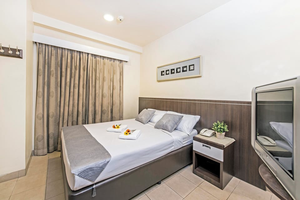 Superior Double Room, 1 Queen Bed | Desk, blackout drapes, WiFi (free), bed sheets