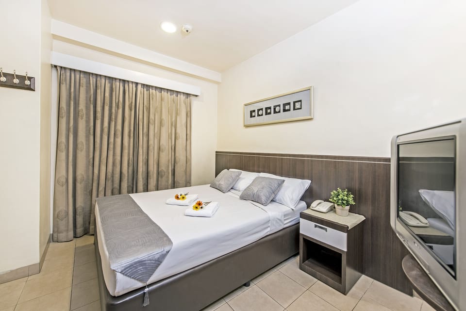 Superior Double Room, 1 Queen Bed | Desk, blackout drapes, WiFi (free), bed sheets