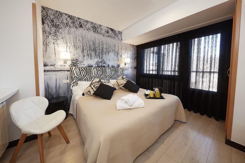 Classic Double Room, Balcony | Minibar, desk, free WiFi, bed sheets