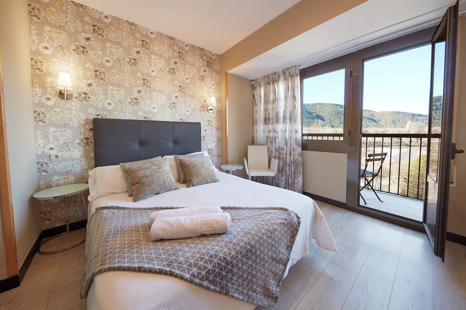 Classic Double Room, Balcony | Minibar, desk, free WiFi, bed sheets