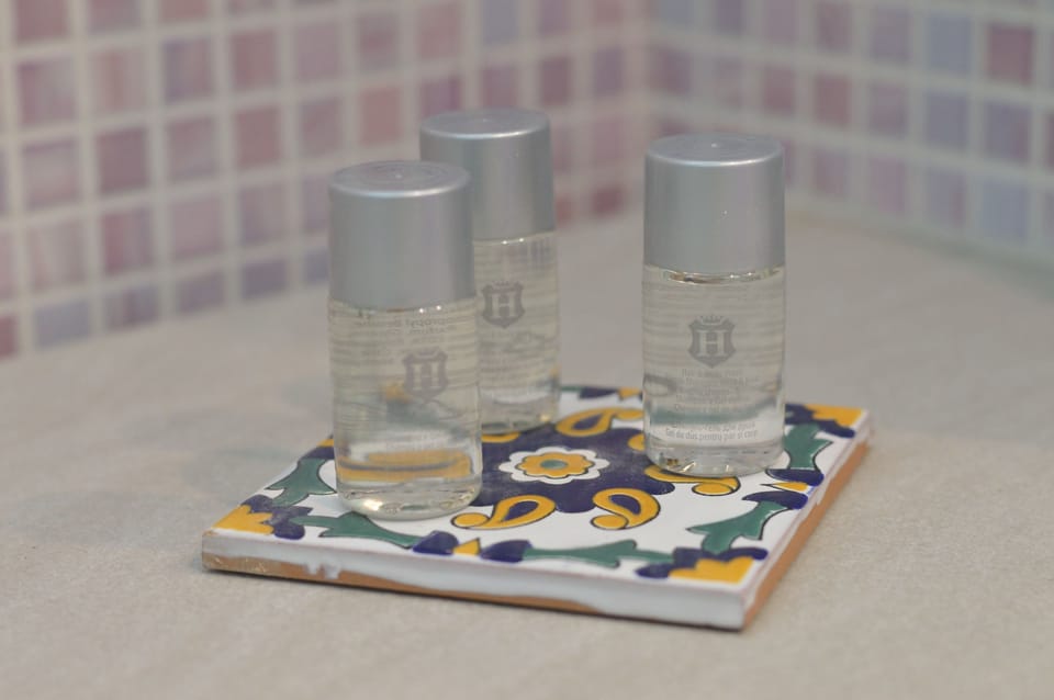 Superior Studio Suite | Bathroom amenities | Shower, hydromassage showerhead, free toiletries, hair dryer