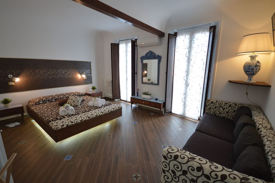 Studio Suite | Egyptian cotton sheets, premium bedding, minibar, individually decorated