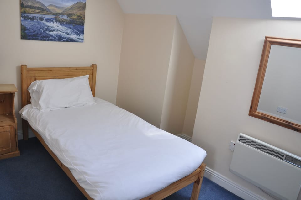 House, 3 Bedrooms, Fireplace, Sea Facing | 3 bedrooms, bed sheets