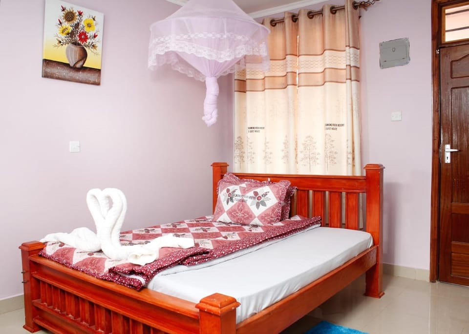 Standard Room | Desk, soundproofing, free WiFi, bed sheets