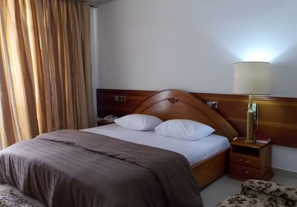 Luxury Suite | Free WiFi, bed sheets