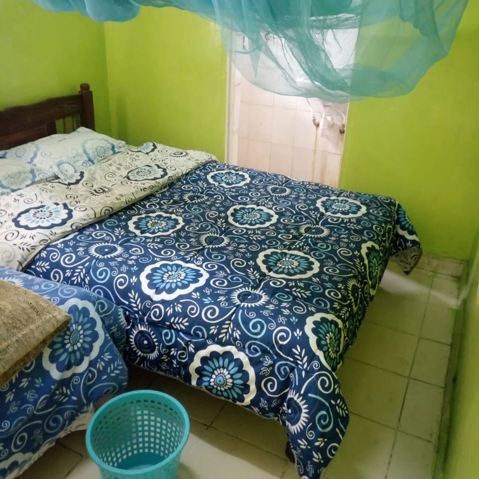 Double Room | Desk, free WiFi, bed sheets