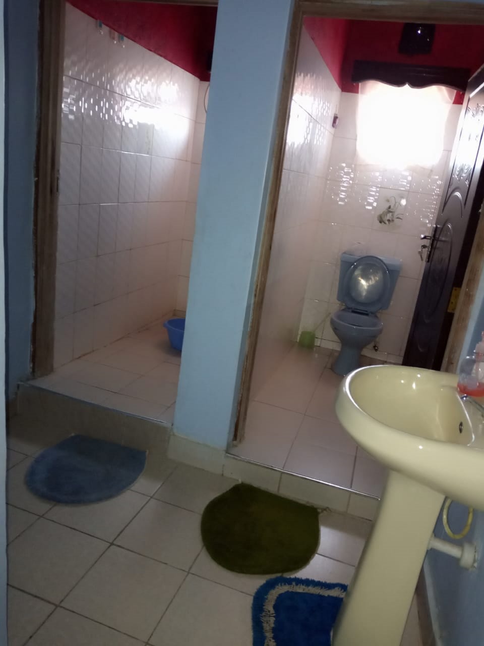 Single Room | Bathroom | Shower, rainfall showerhead, free toiletries, towels