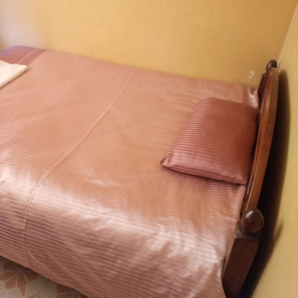 Double Room | Desk, free WiFi, bed sheets