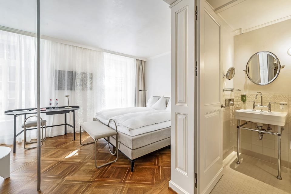 Premium bedding, in-room safe, desk, soundproofing