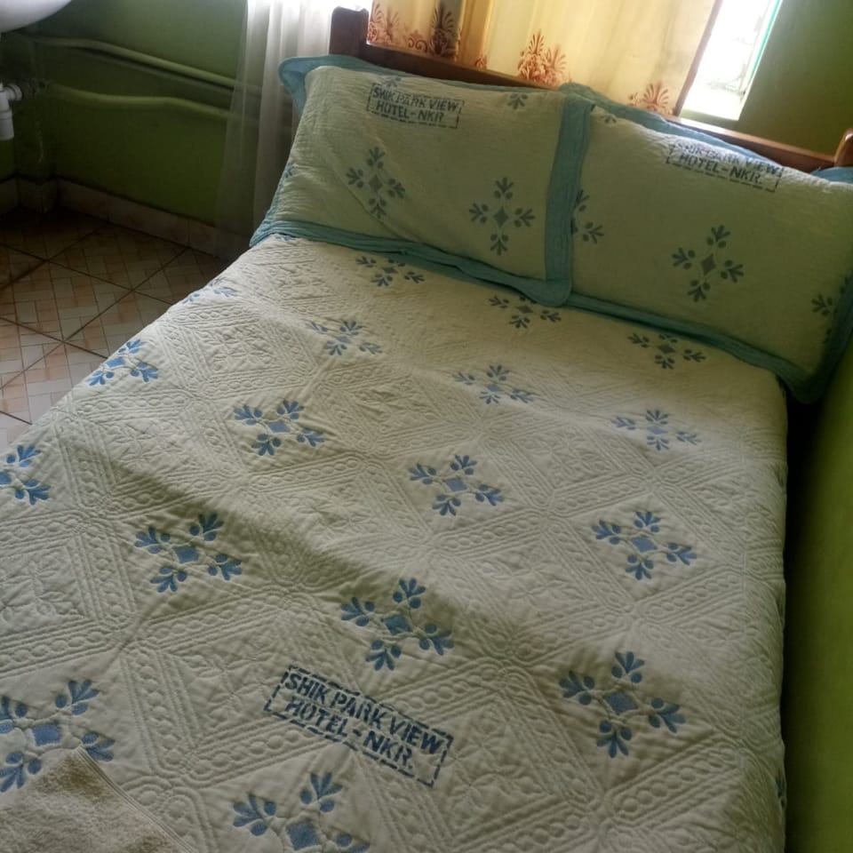 Double Room Single Use | Desk, free WiFi, bed sheets