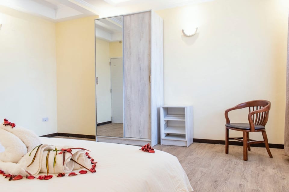 Executive Room | Desk, free WiFi, bed sheets