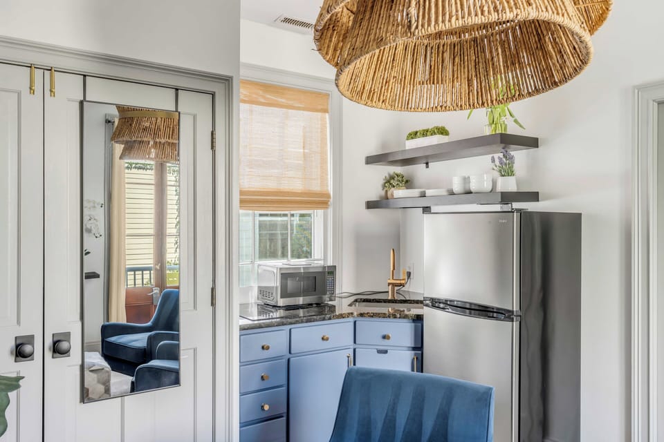 Suite 1 | Private kitchenette | Full-size fridge, microwave, stovetop, coffee/tea maker