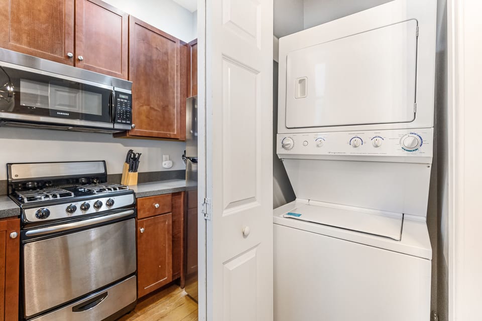 Apartment C | Private kitchen | Full-size fridge, microwave, oven, stovetop