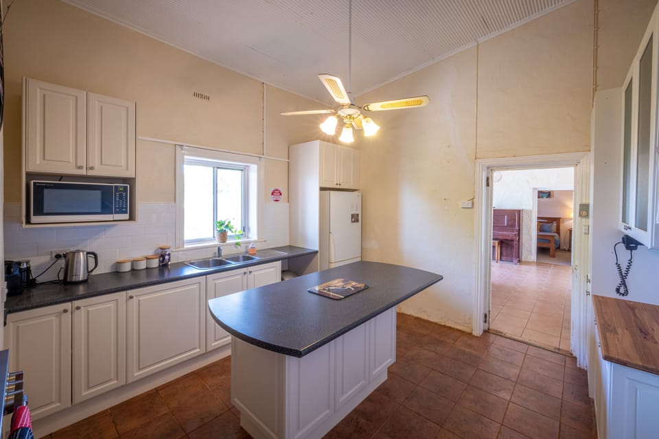 Crotta Homestead | Private kitchen | Fridge, oven, stovetop, cookware/dishes/utensils
