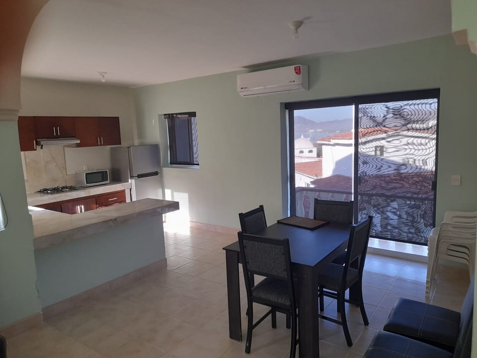 Suite, 3 Bedrooms (C) | Private kitchen | Eco-friendly cleaning products
