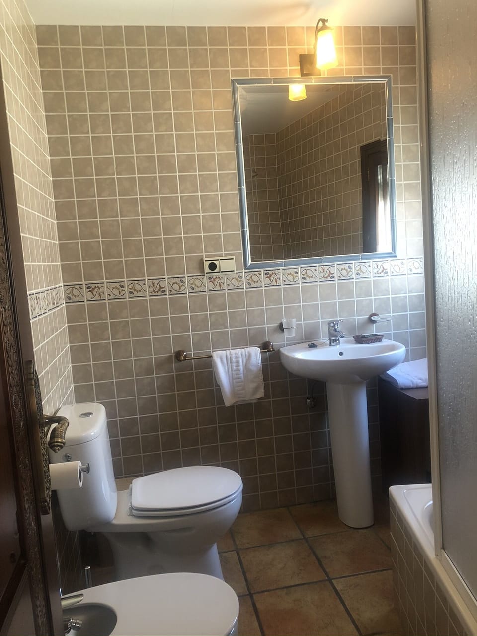 Single Room | Bathroom | Bathtub, hair dryer, bidet, towels