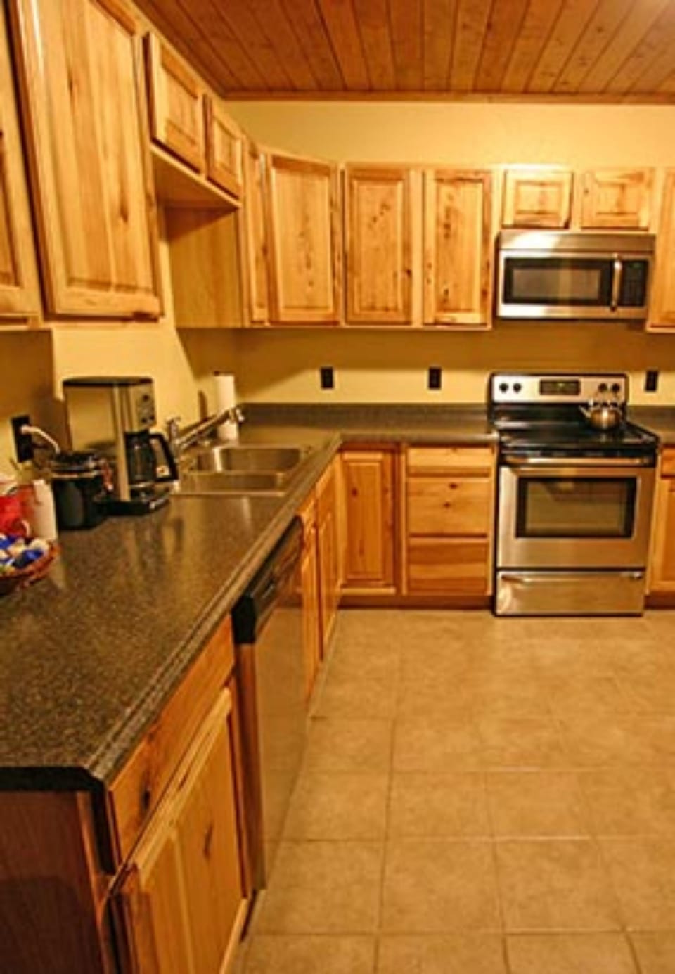 Wineberry Cabin Suite, 1 King Bed and 2 pull-out Sofas, Full Kitchen, Fireplace, Jetted Tub | Private kitchen | Shared fridge, microwave, coffee/tea maker