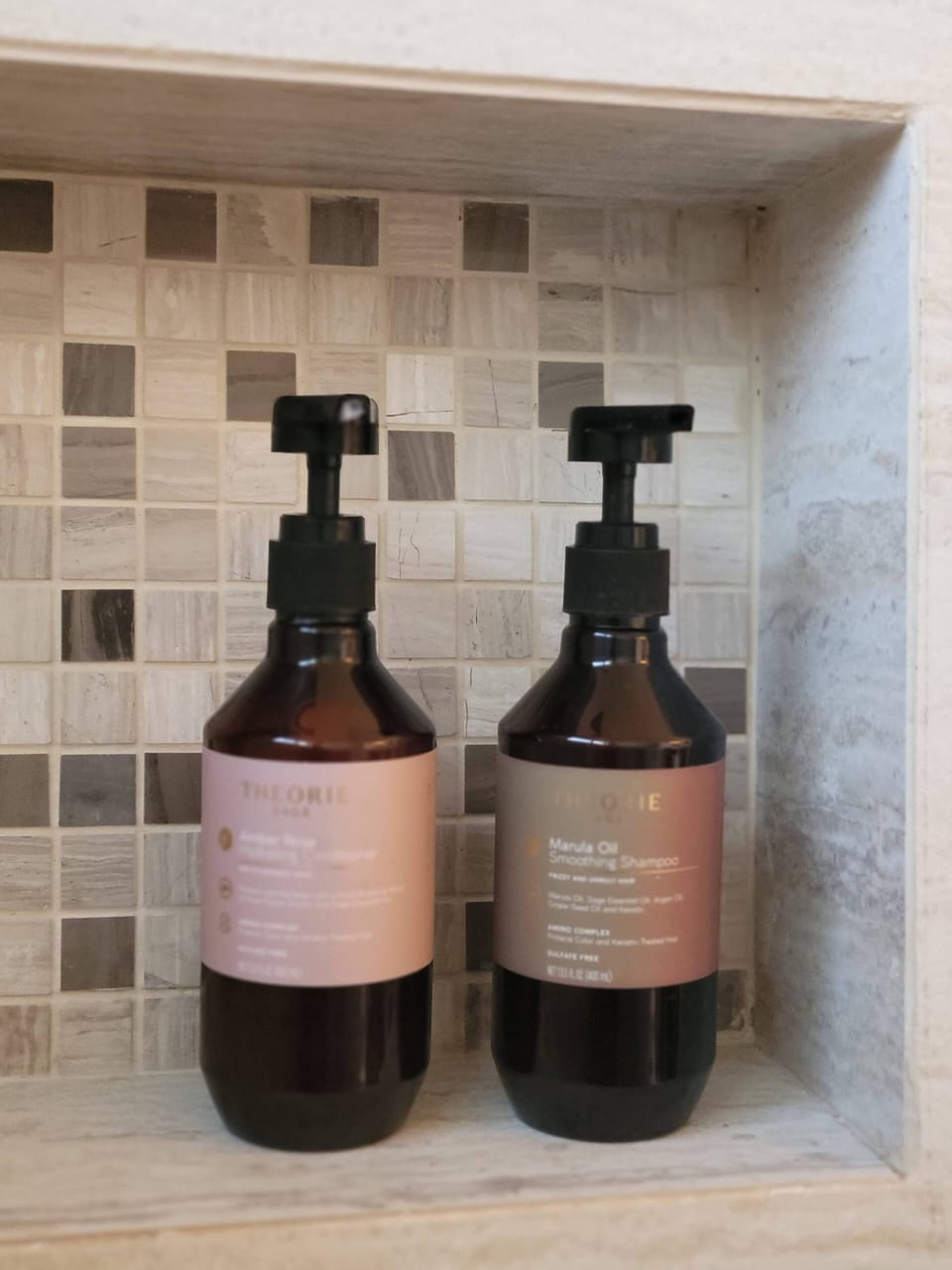 Suite Josefina | Bathroom | Shower, designer toiletries, towels, soap