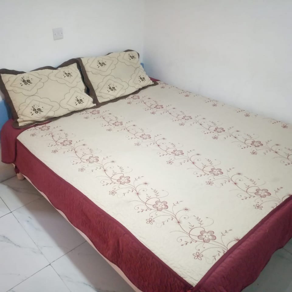 Desk, blackout drapes, free WiFi, bed sheets