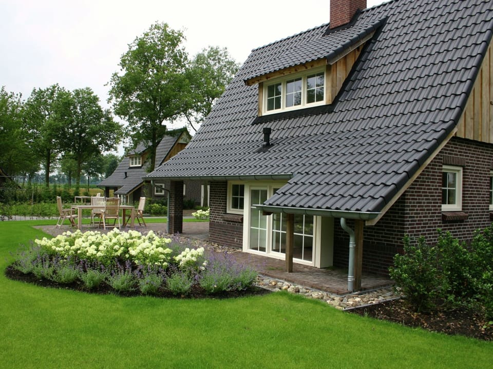 Villa | Garden