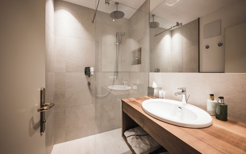 Junior Suite, 1 Double Bed | Bathroom | Shower, free toiletries, hair dryer, bathrobes