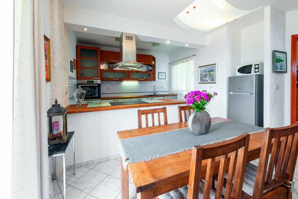 Villa, 4 Bedrooms, Smoking, Private Pool | Dining