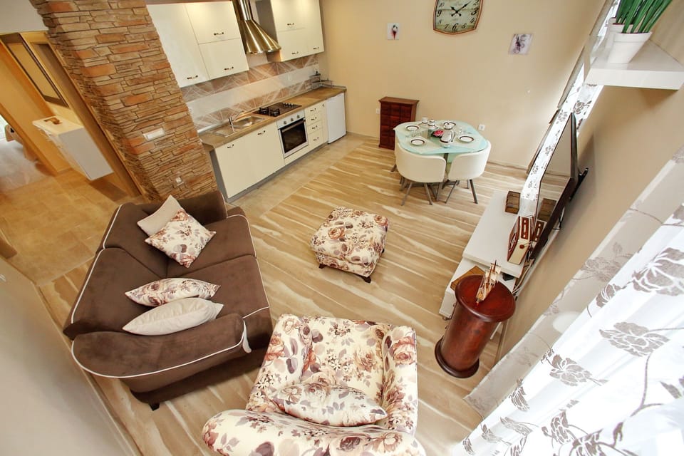 Apartment, 2 Bedrooms | Living area