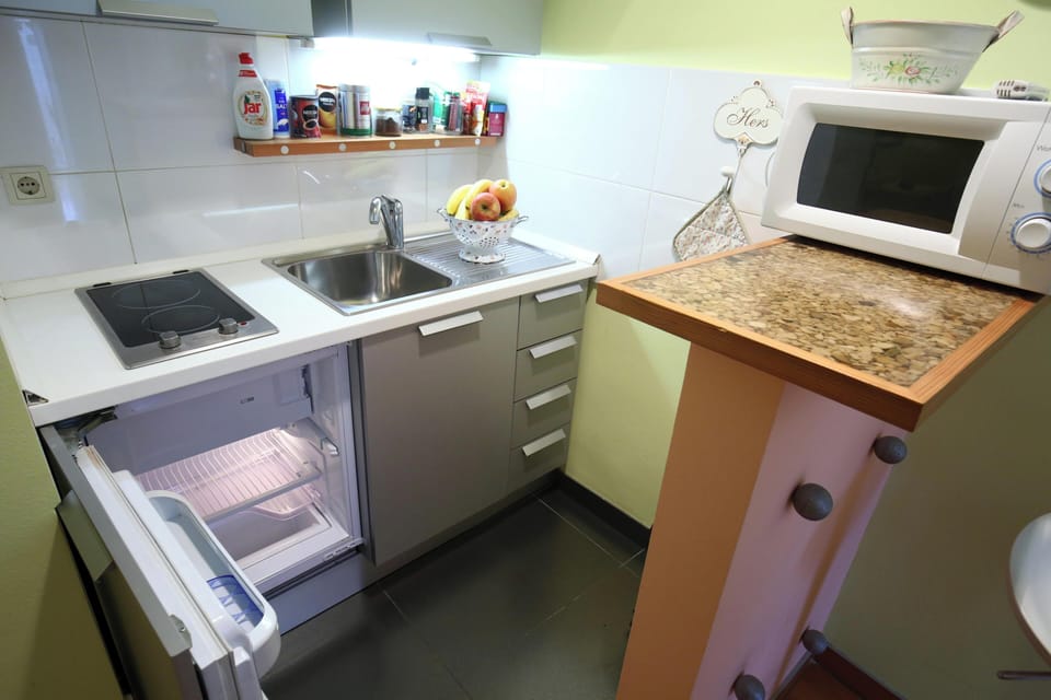 Apartment, 2 Bedrooms, Smoking, Balcony | Interior