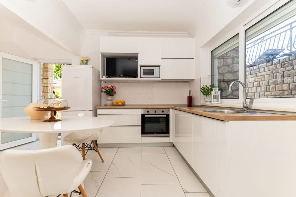 Apartment, 2 Bedrooms, Smoking, Balcony | Interior