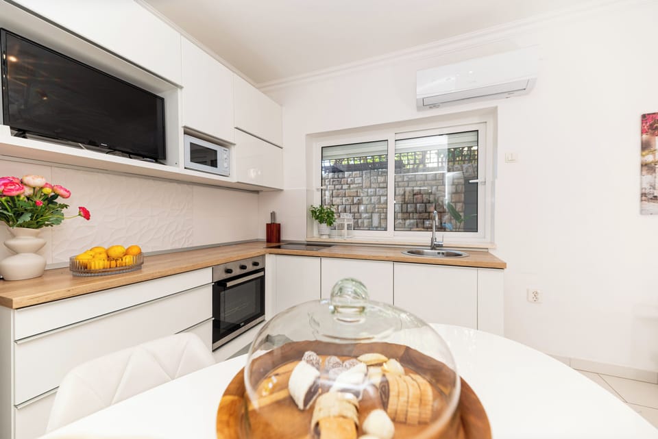Apartment, 2 Bedrooms, Smoking, Balcony | Interior